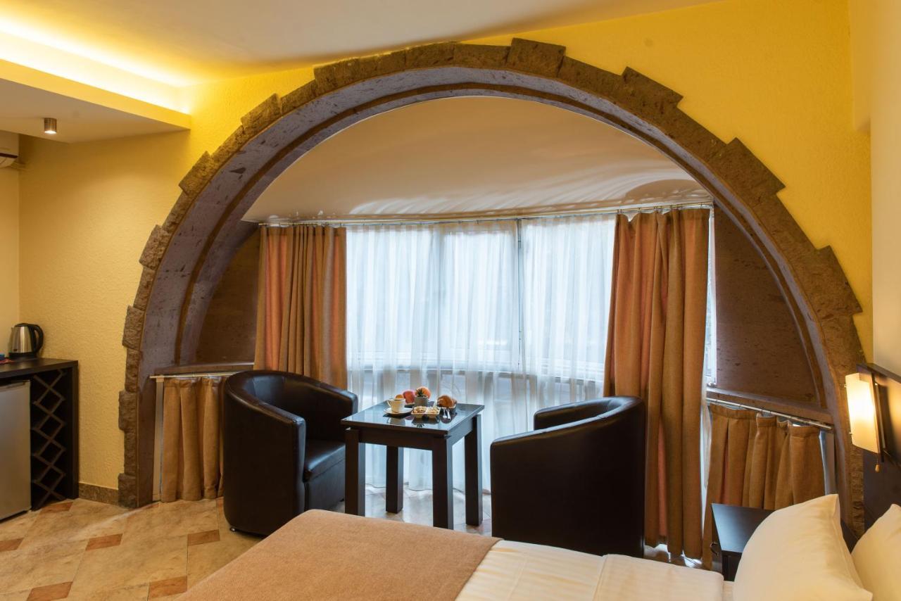 Skyline Hotel Yerevan Exterior foto