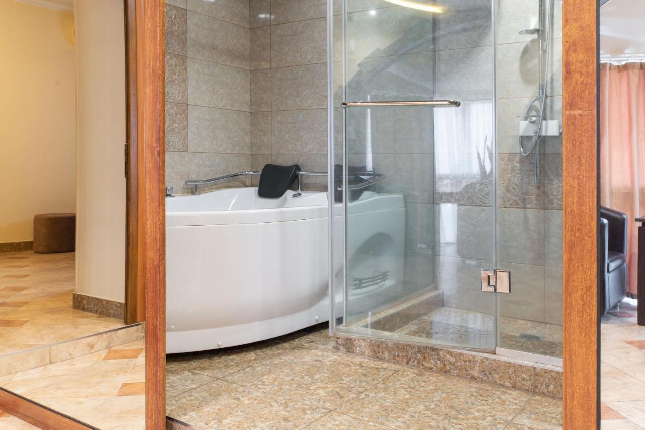 Skyline Hotel Yerevan Exterior foto