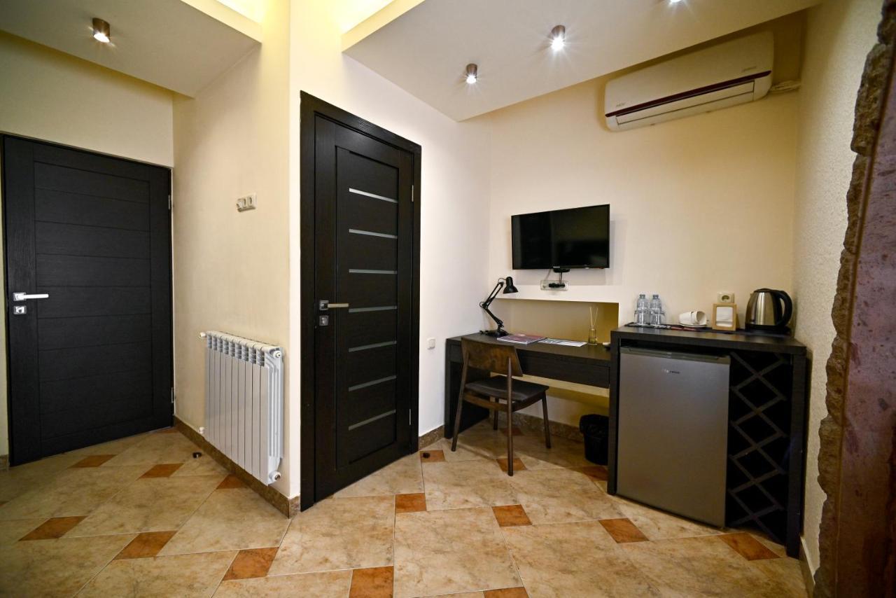 Skyline Hotel Yerevan Exterior foto