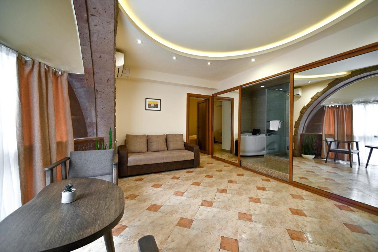 Skyline Hotel Yerevan Exterior foto