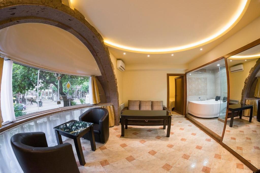 Skyline Hotel Yerevan Exterior foto