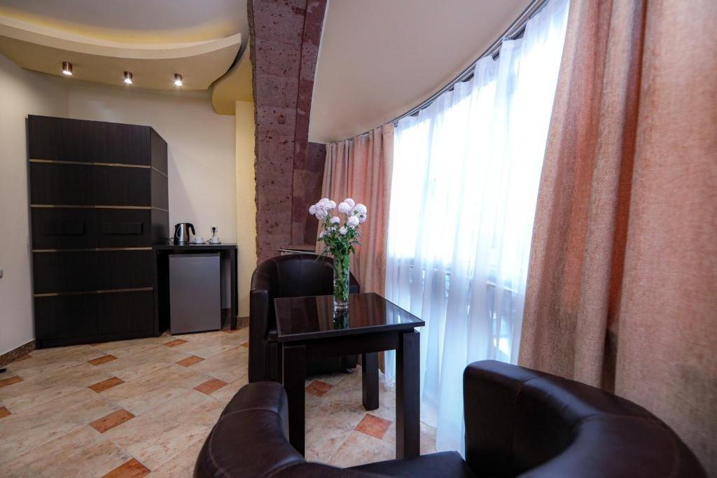Skyline Hotel Yerevan Exterior foto