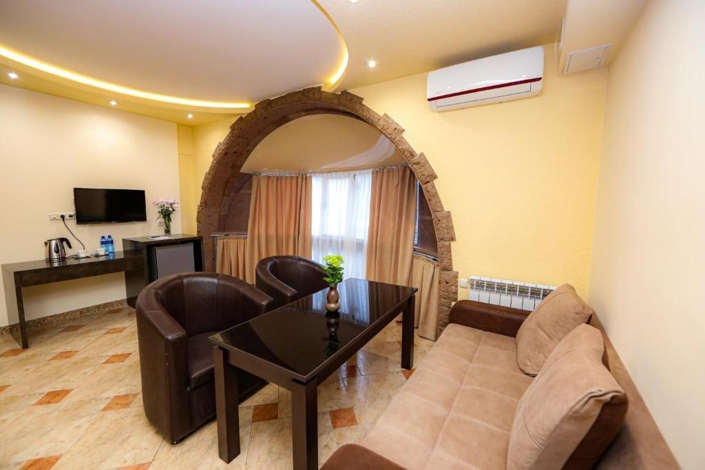 Skyline Hotel Yerevan Exterior foto